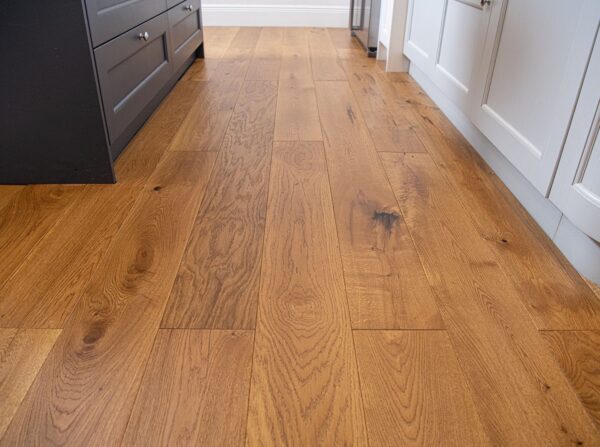 Evolve Flooring - 190 Golden Handscraped Lacquered