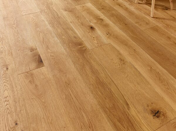 Evolve Flooring - 180 Deep Brushed Handscraped Natural Brushed & Lacquered